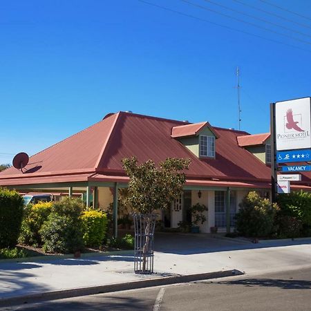 Pioneer Motel Goondiwindi Esterno foto